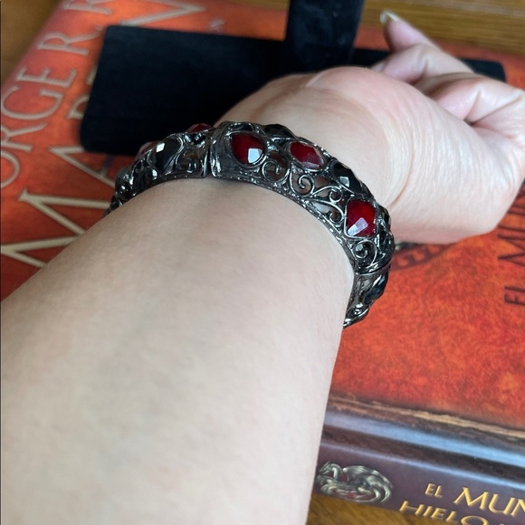 1928 Red and Black Filigree Bracelet - Picture 8 of 9